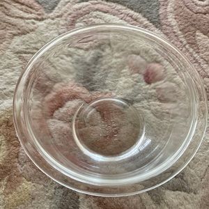 Pyrex clear bowl